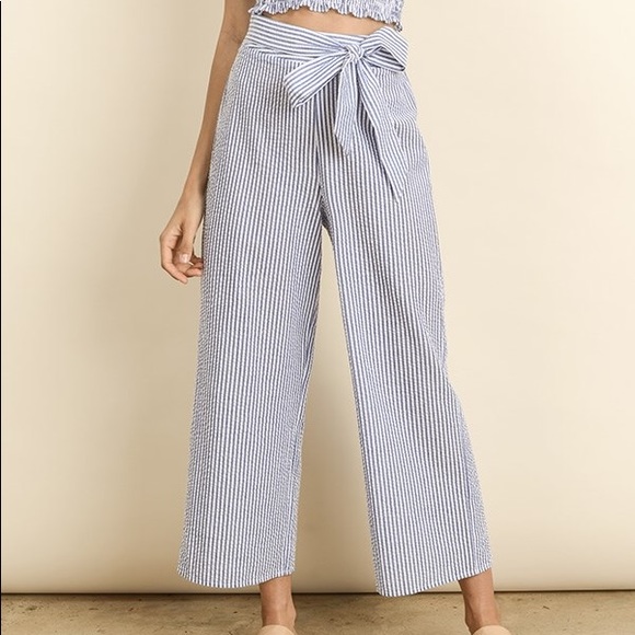 🆕Rylie Striped Blue & White Cropped Wide Leg Pant - Picture 3 of 8